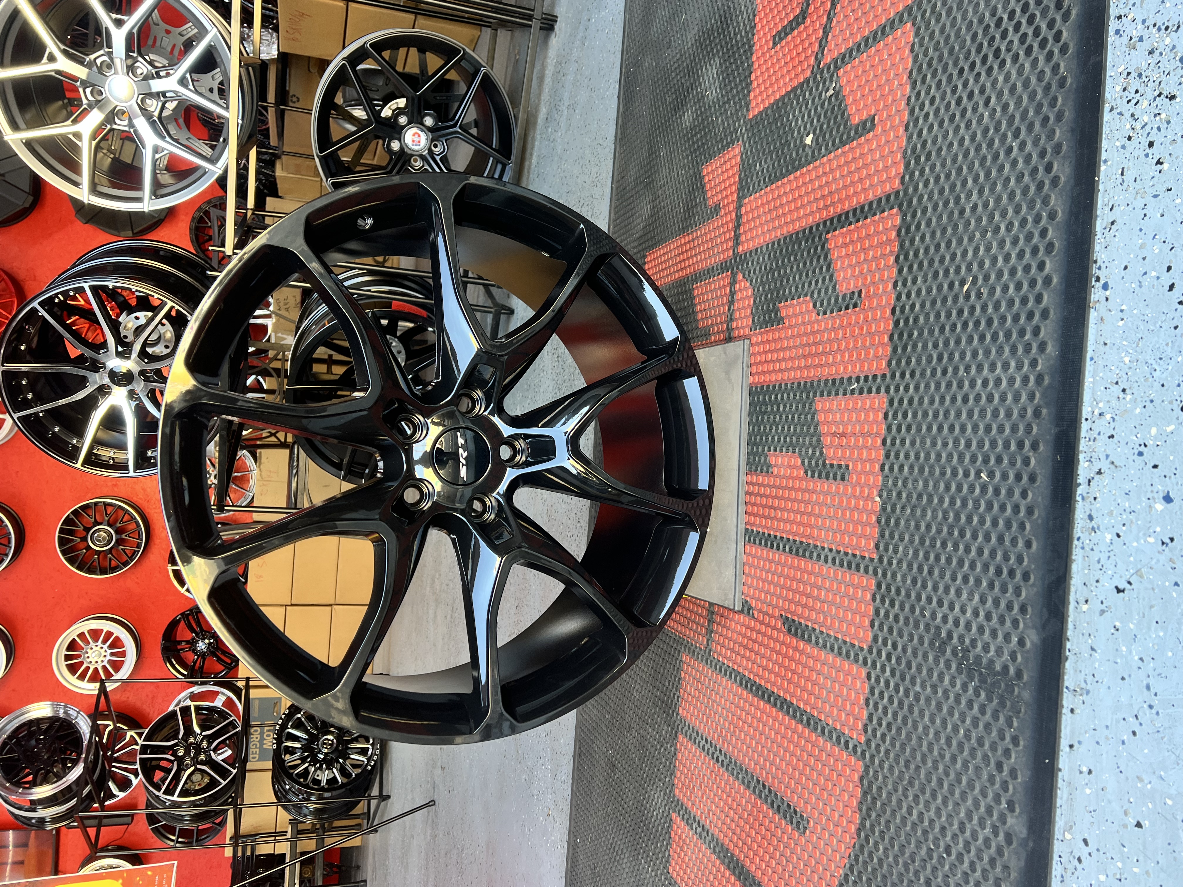 SRT SET NEW RIMS SIZE 22 5X127
