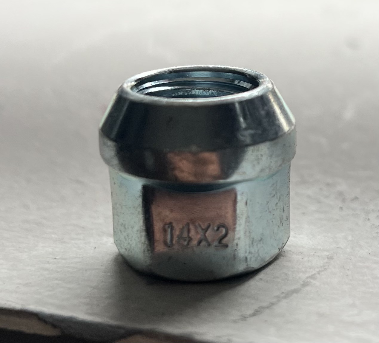 LUG NUTS 14X2